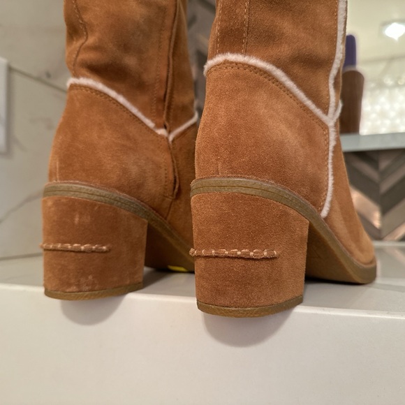 Fully fur lined Honey Tan suede boots by UGG, sz 9.5, never worn. #neutral - Picture 3 of 7
